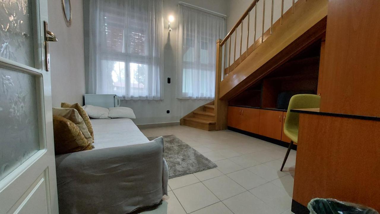 Family Apartman Gyula Eksteriør bilde